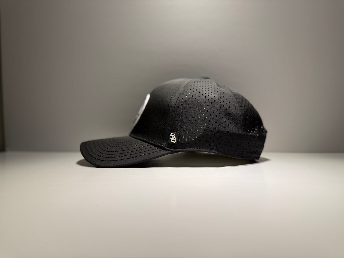 "THE CLASSIC" • 6 PANEL • SNAPBACK • BLACK