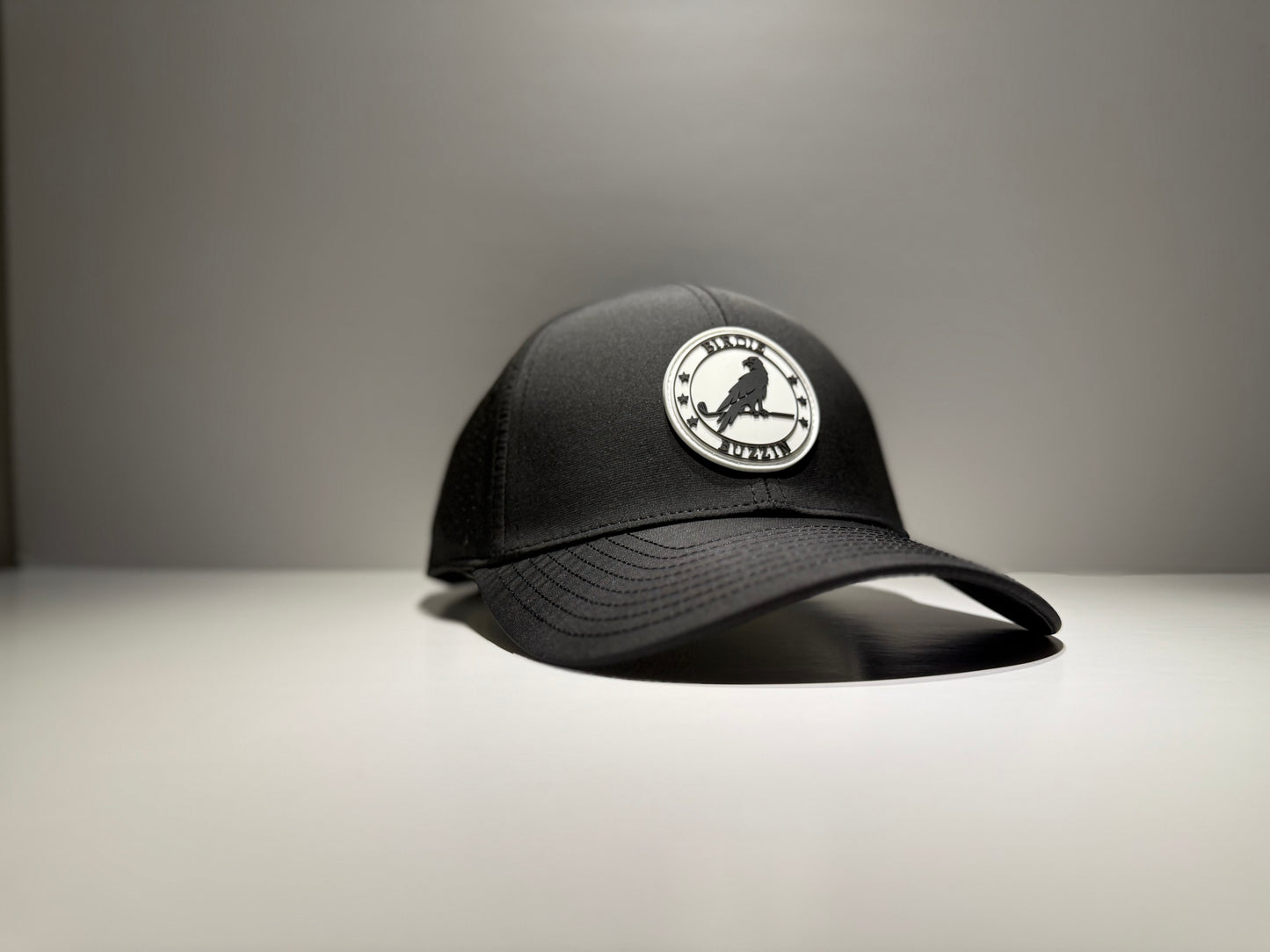"THE CLASSIC" • 6 PANEL • SNAPBACK • BLACK