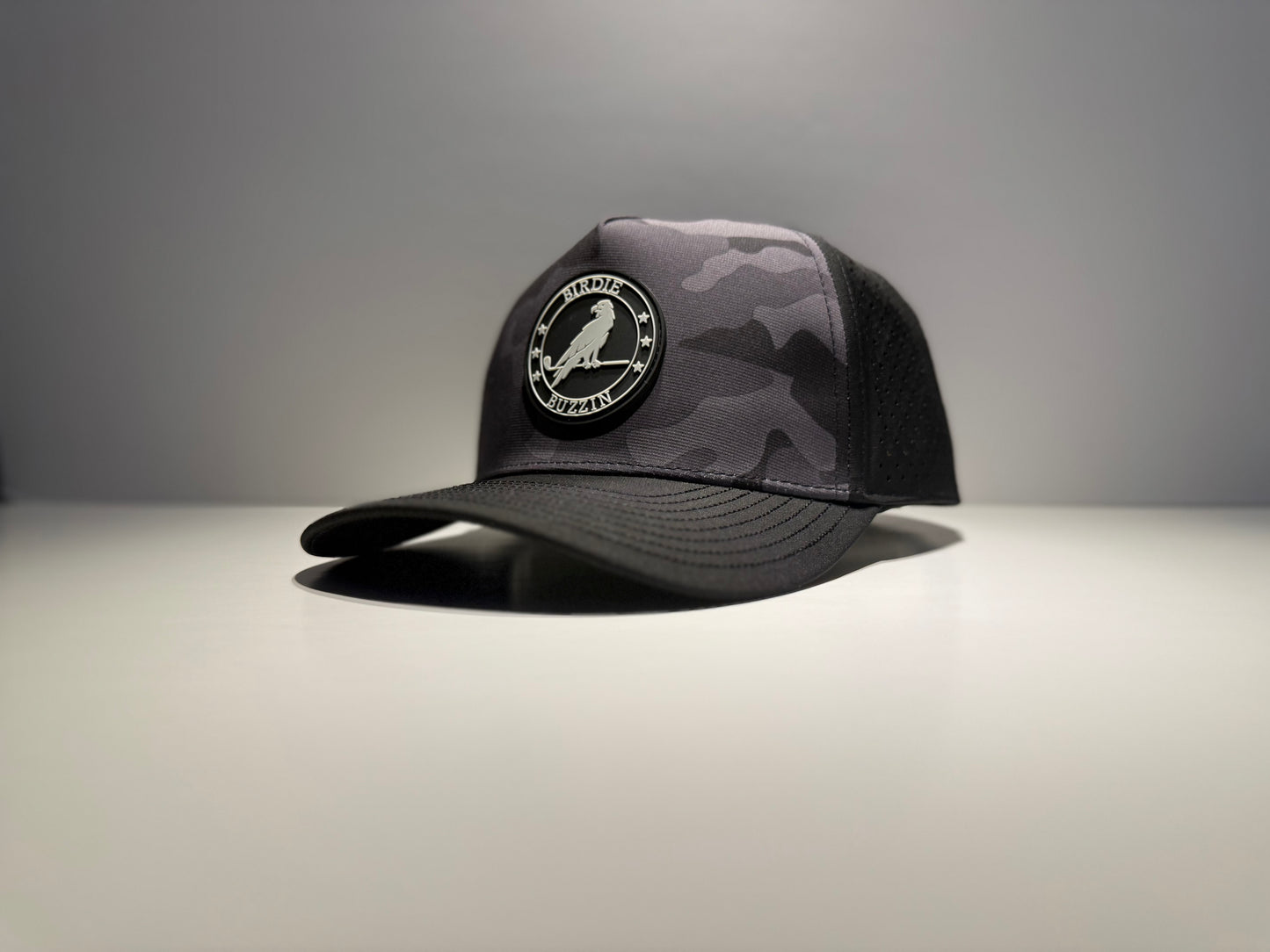 "THE EAGLE" • 5 PANEL • SNAPBACK • BLACK/CAMO