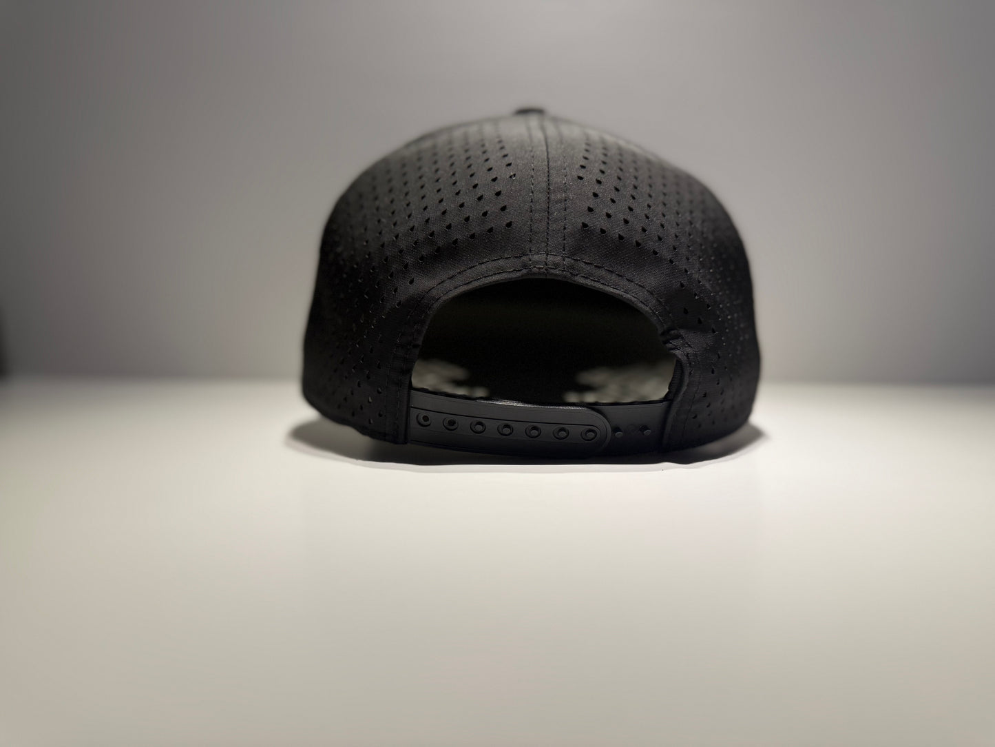 "THE CALI" • 5 PANEL-ROPE • SNAPBACK • BLACK