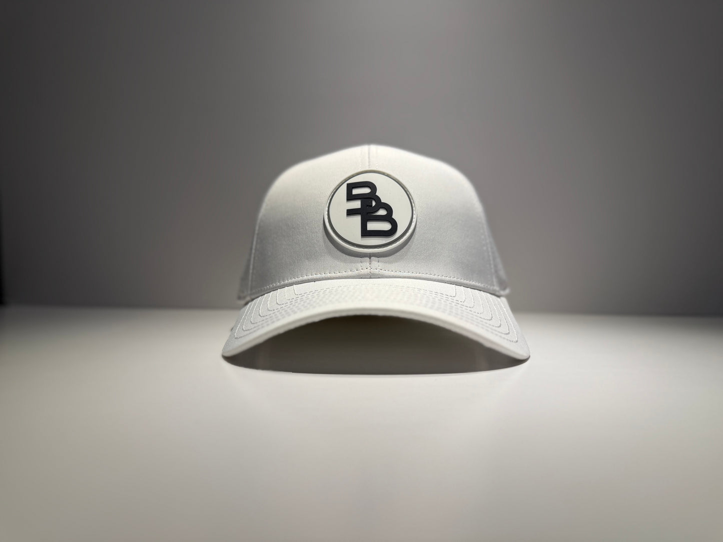 "THE TAILS" • 6 PANEL • SNAPBACK • WHITE