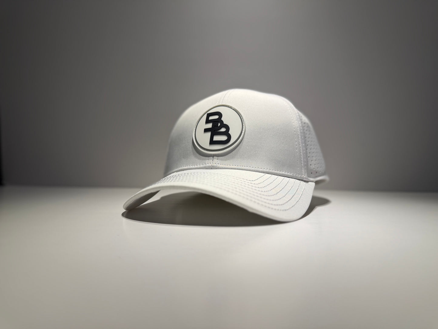 "THE TAILS" • 6 PANEL • SNAPBACK • WHITE