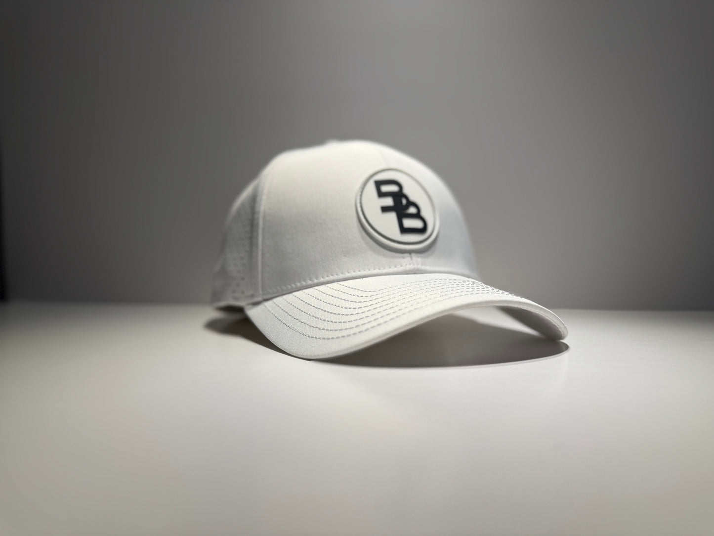 "THE TAILS" • 6 PANEL • SNAPBACK • WHITE