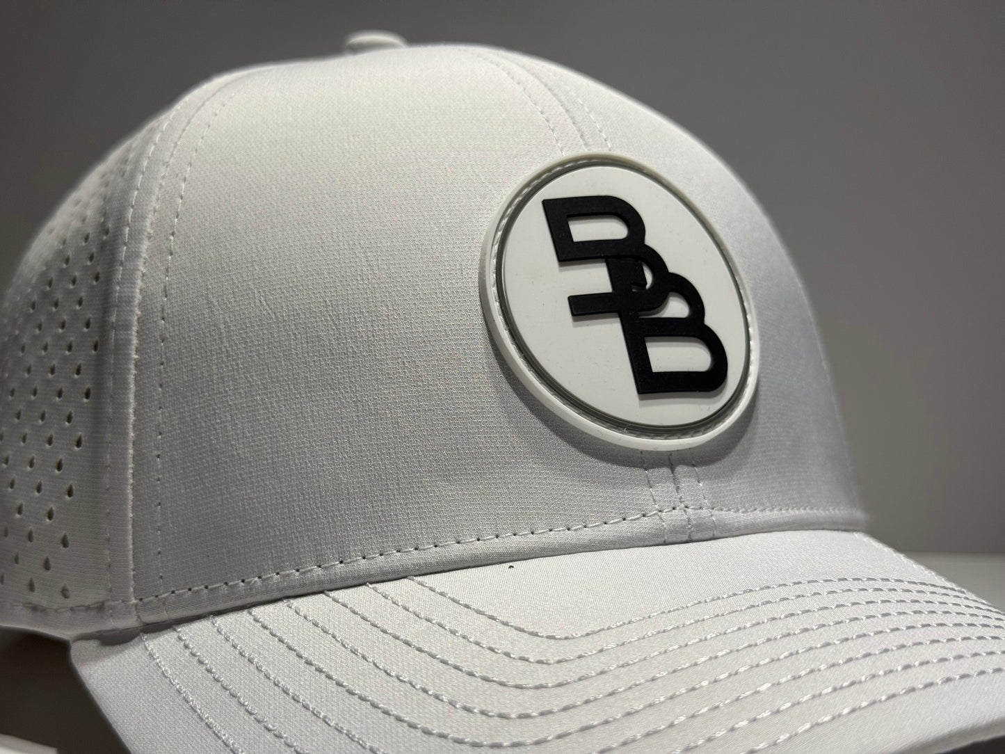 "THE TAILS" • 6 PANEL • SNAPBACK • WHITE