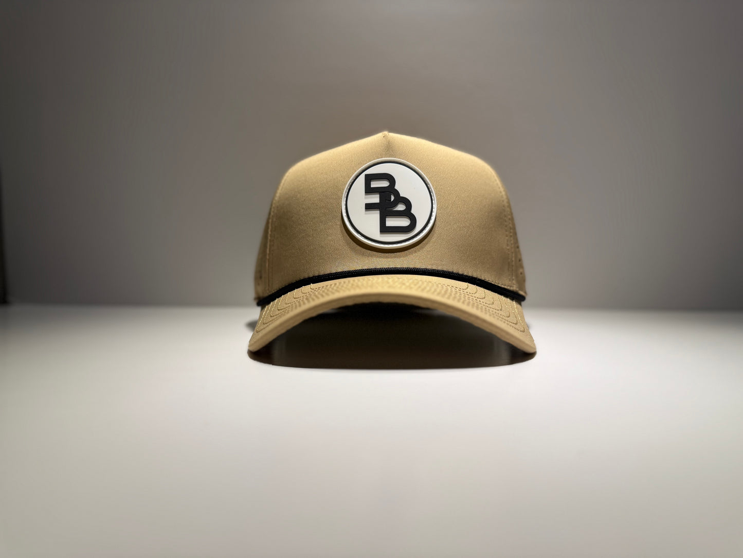 "THE BEAR" • 5 PANEL-ROPE • SNAPBACK • TAN