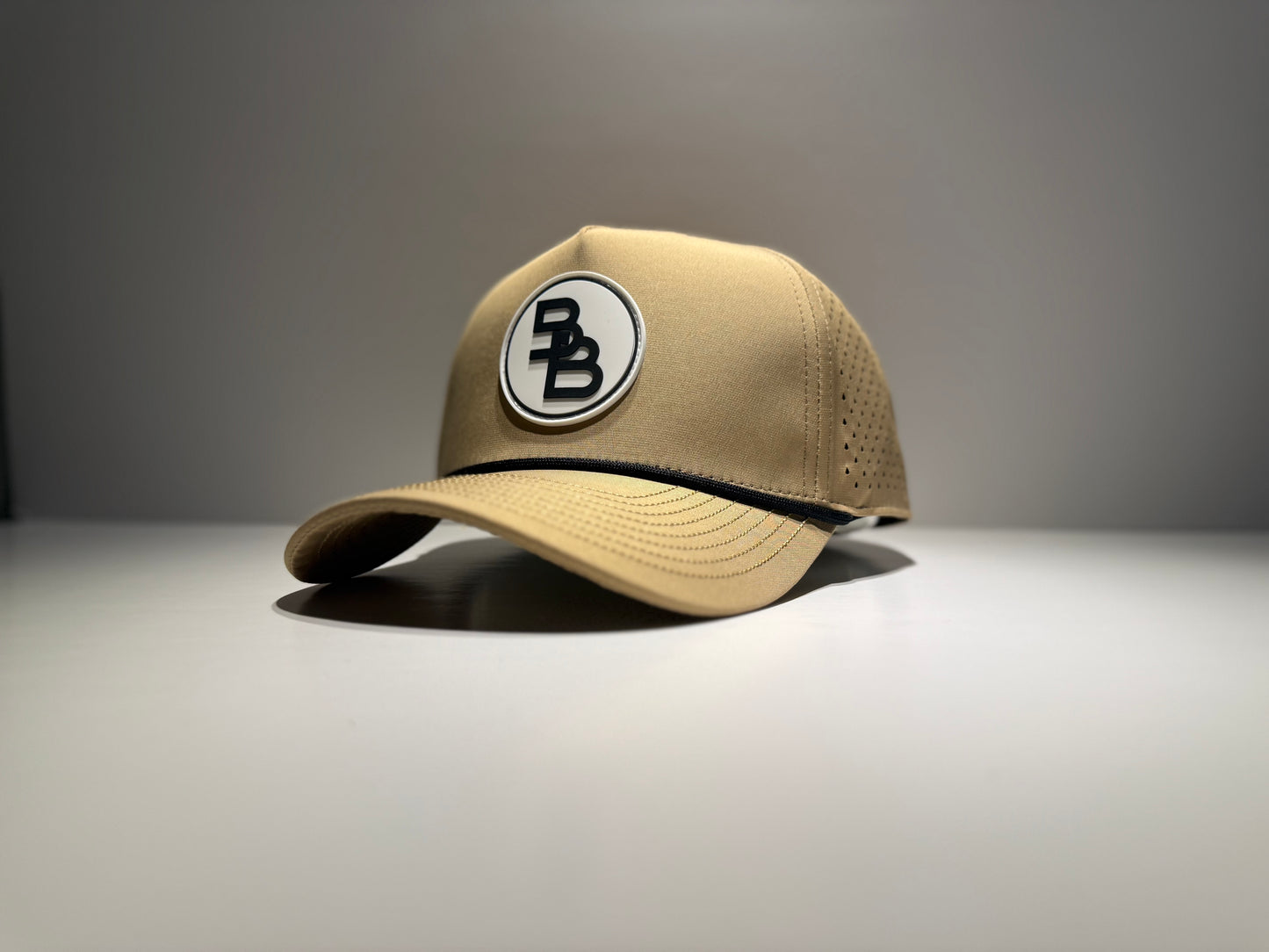 "THE BEAR" • 5 PANEL-ROPE • SNAPBACK • TAN