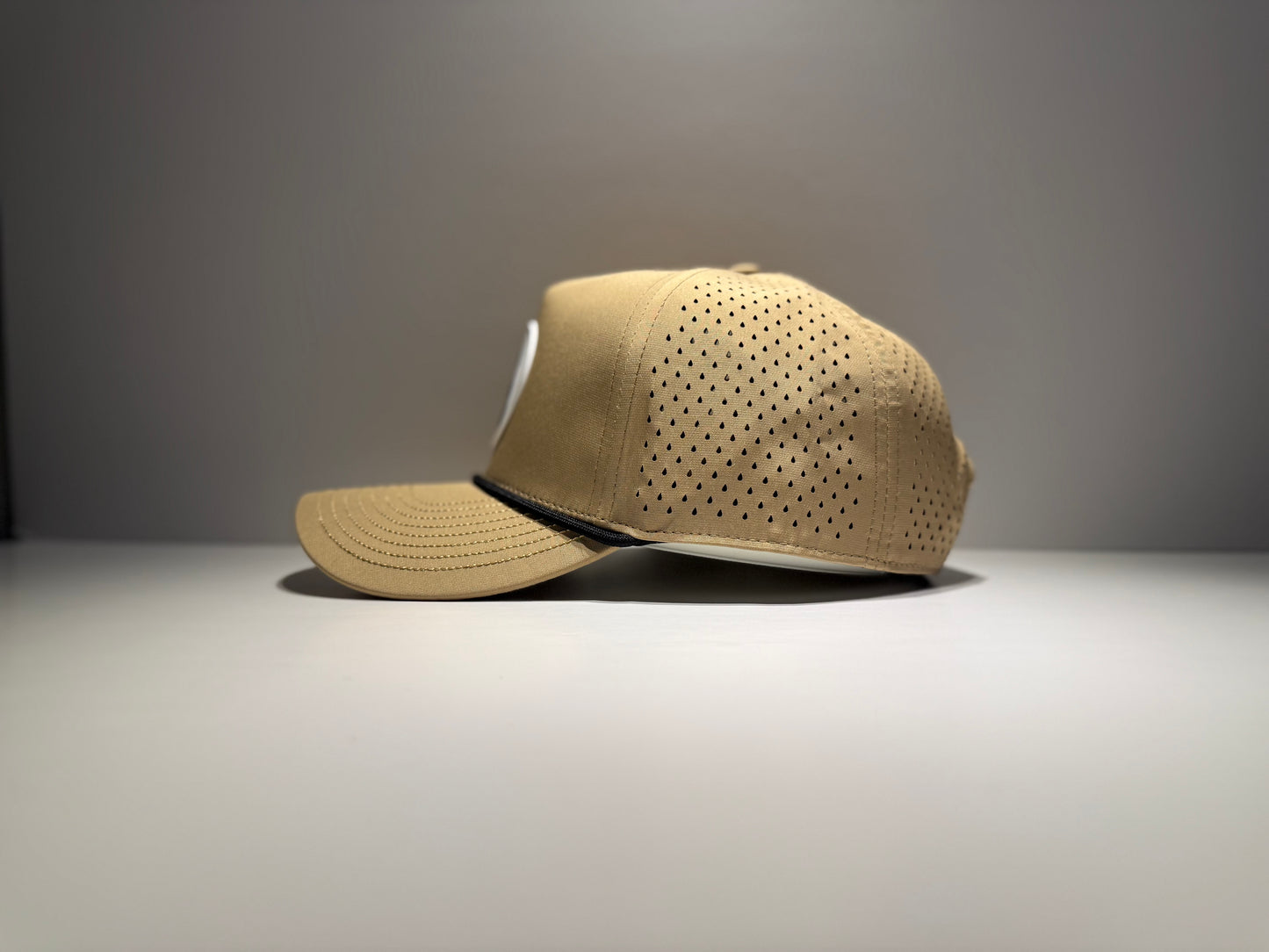 "THE BEAR" • 5 PANEL-ROPE • SNAPBACK • TAN