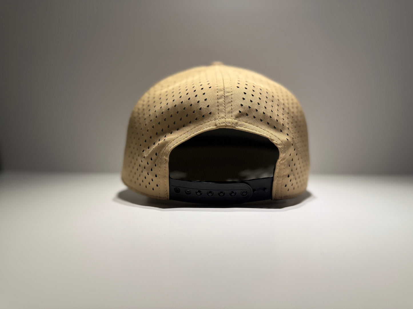 "THE BEAR" • 5 PANEL-ROPE • SNAPBACK • TAN