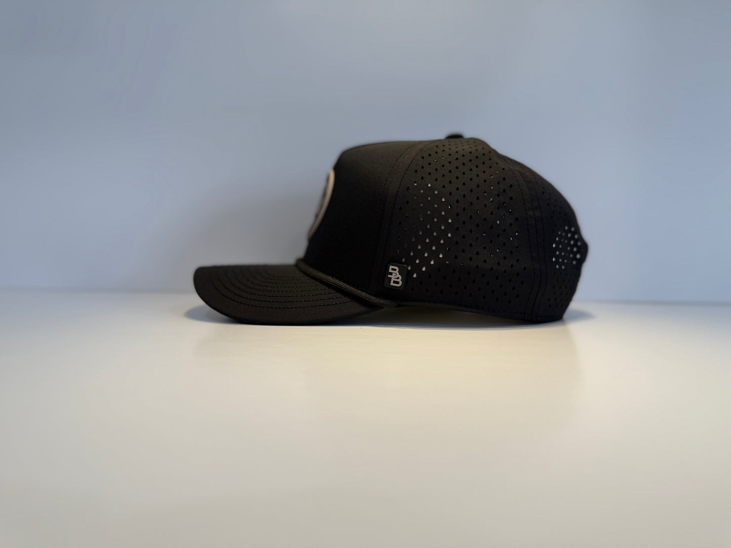"THE CALI" • 5 PANEL-ROPE • SNAPBACK • BLACK