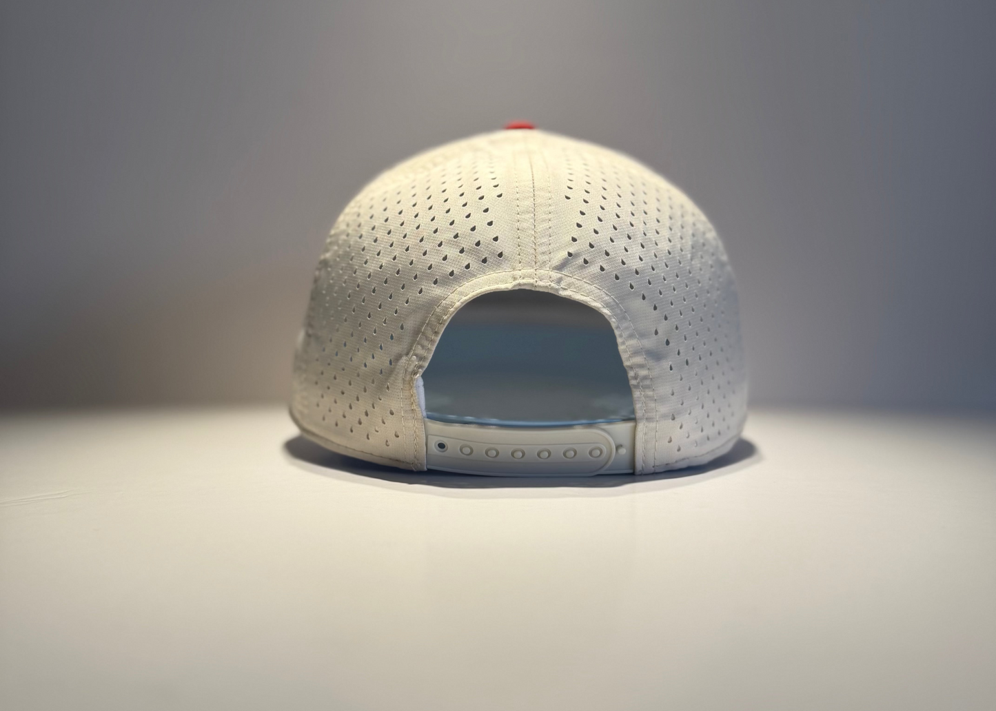 "THE DUDE" • 5 PANEL • SNAPBACK • OFF WHITE/RED