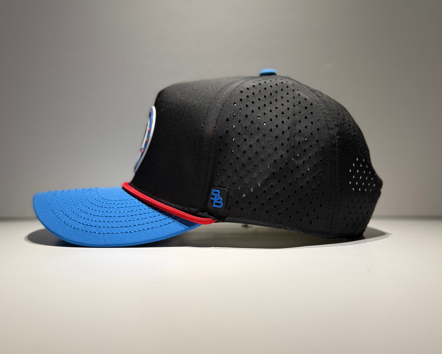 "THE TEE" • 5 PANEL W/ROPE • SNAPBACK • BLACK/BLUE/RED