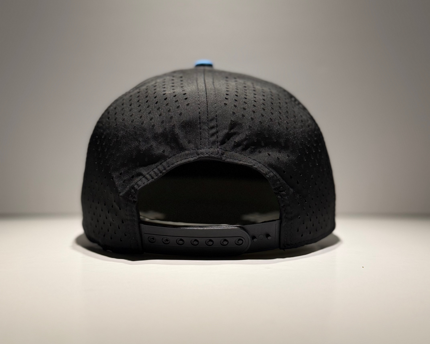 "THE TEE" • 5 PANEL W/ROPE • SNAPBACK • BLACK/BLUE/RED