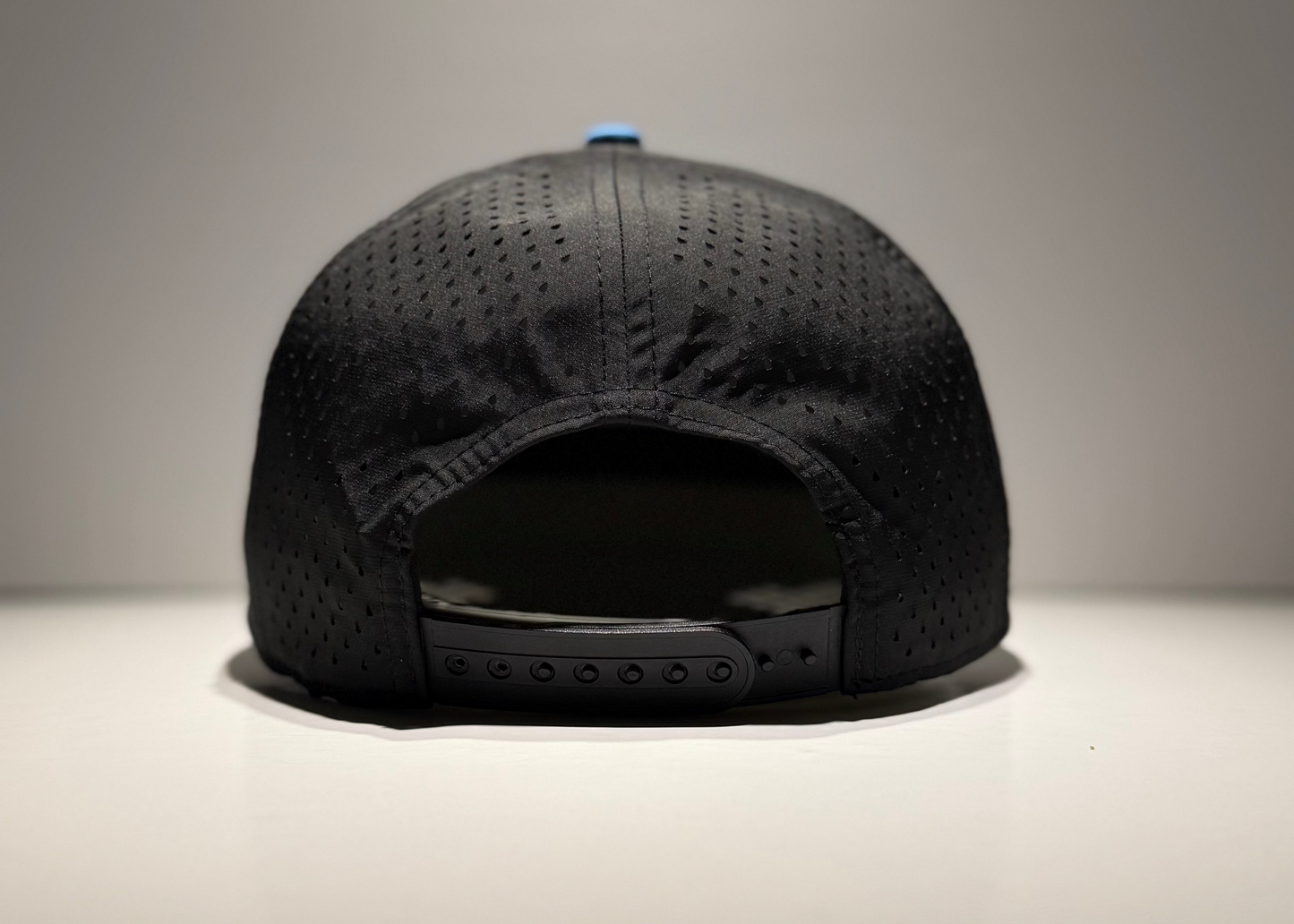 "THE TEE" • 5 PANEL W/ROPE • SNAPBACK • BLACK/BLUE/RED